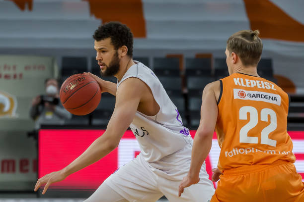 的凝聚力和 的凝聚力和